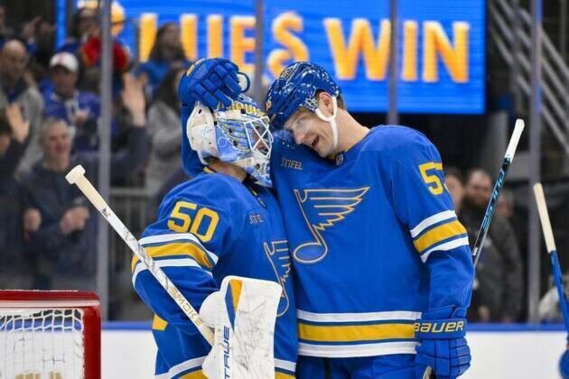 Contending Blues, Blackhawks renew rivalry on upswing