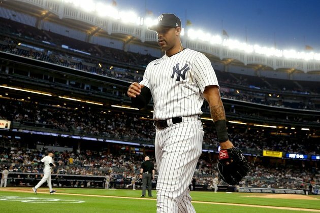 Yankees officially release OF Aaron Hicks