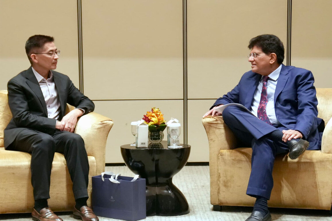 Piyush Goyal meets Sembcorp CEO to explore collaboration in clean energy and green hydrogen