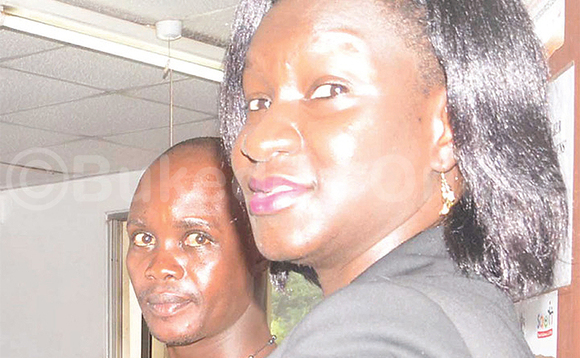 Akello ne Ssemukuye (ku kkono). Akello ne Ssemukuye (ku kkono).