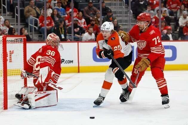 Flyers gain ground on Red Wings as Owen Tippett gets hat trick