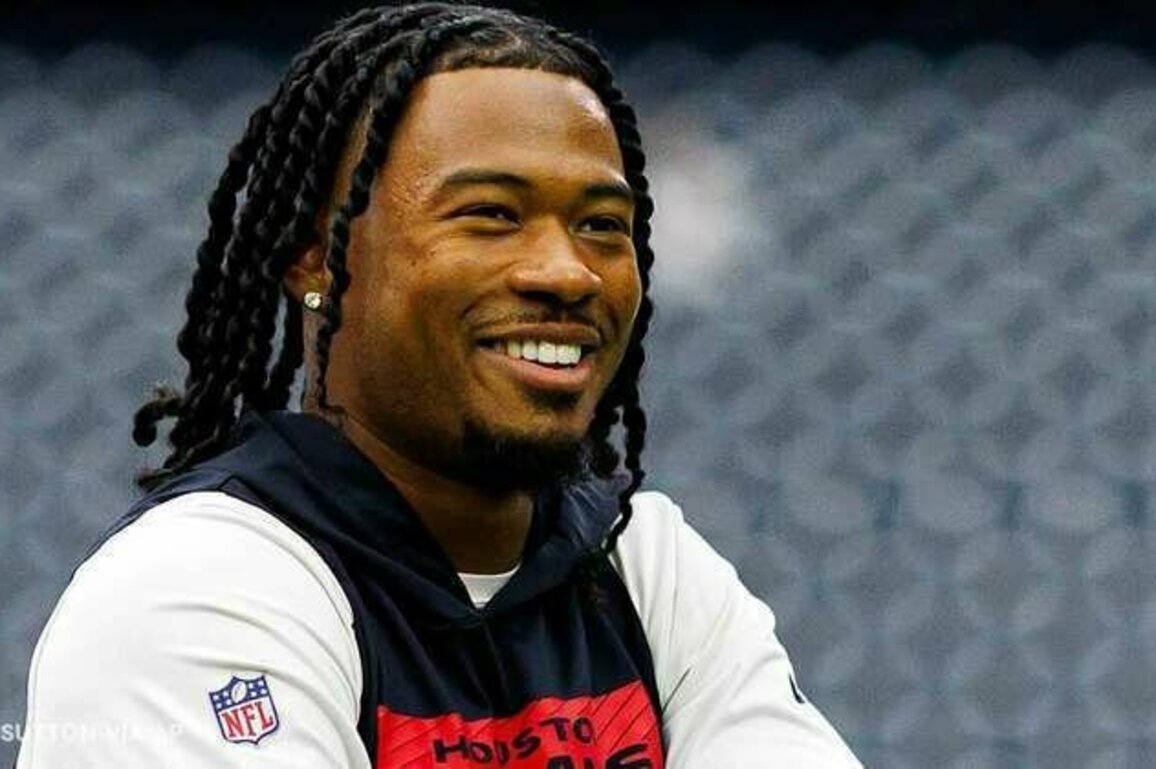 Eagles acquire WR John Metchie III in a trade with the Texans