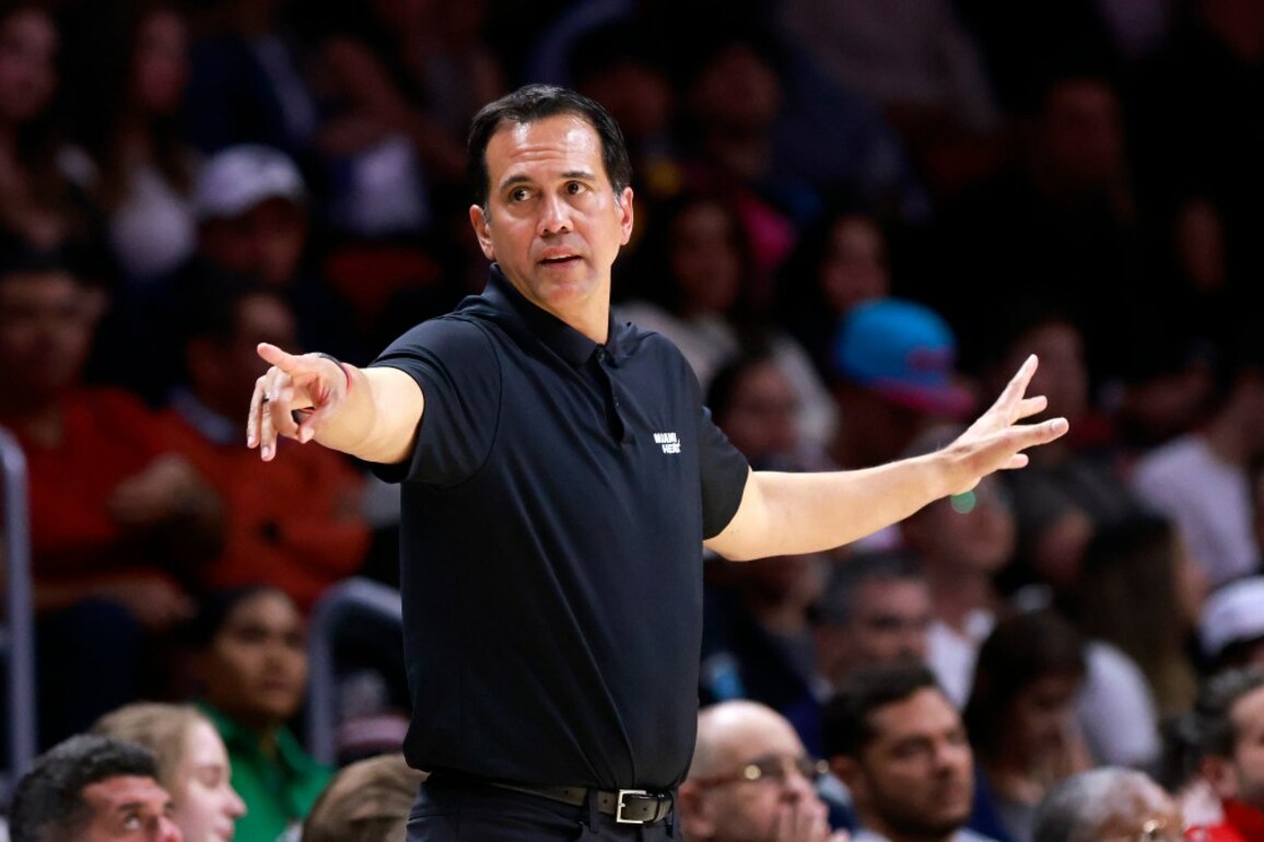 Can the Miami Heat avoid the pain of their fourth quarters&quest;