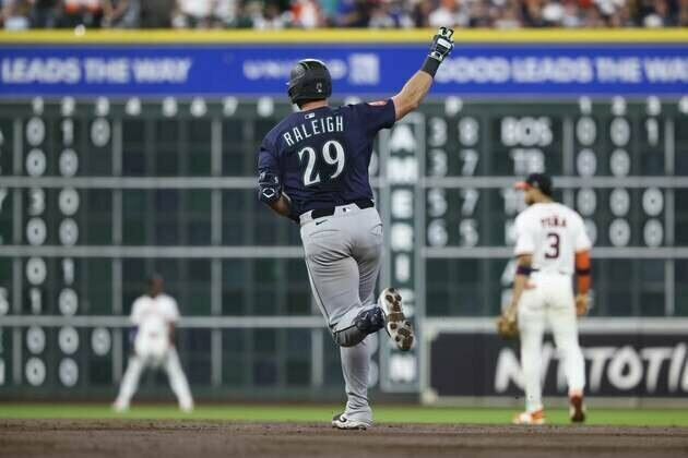 Cal Raleigh passes Ken Griffey Jr. with 57th home run