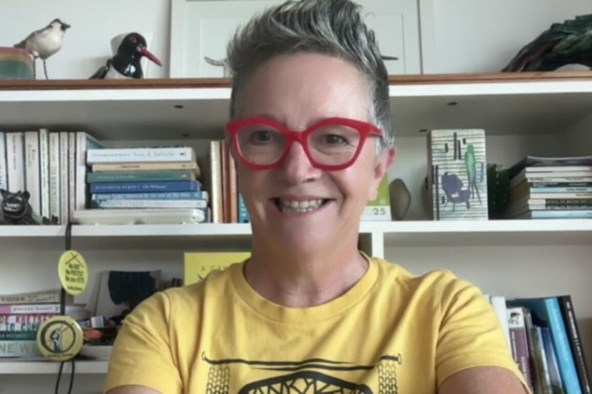 Radio Adelaide  Knitting Nannas Message to You