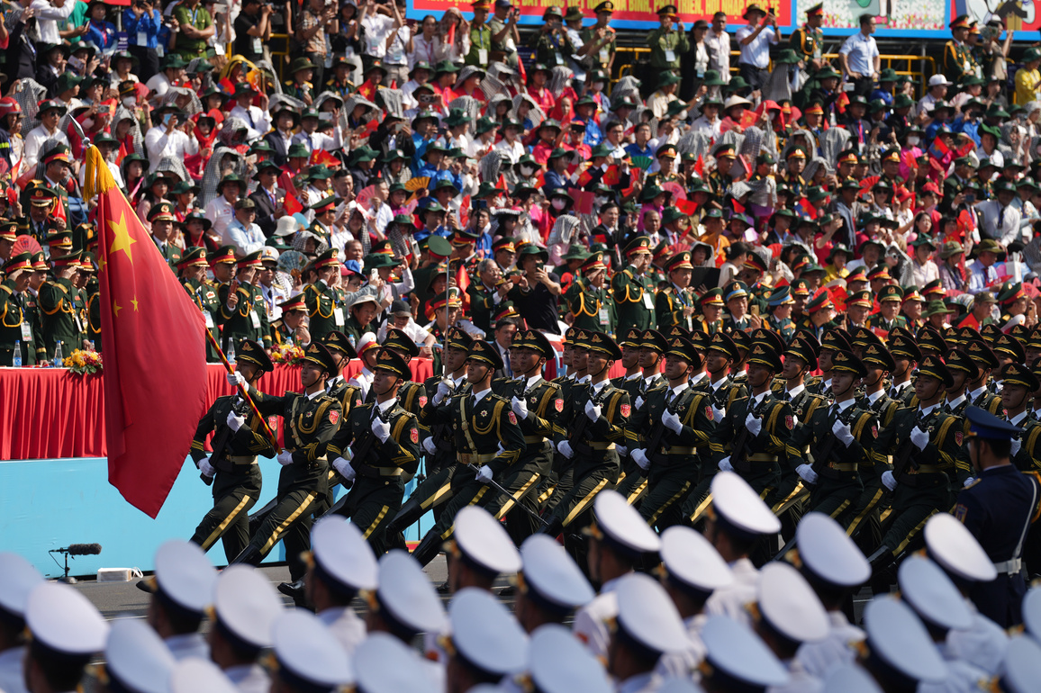 VIETNAM-HO CHI MINH CITY-50TH ANNIVERSARY-SOUTH LIBERATION-CHINA-PLA GUARD OF HONOR-MILITARY PARADE