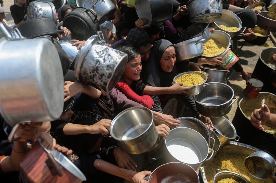 Mideast in Pictures: Waiting for food at Gaza's aid distribution sites