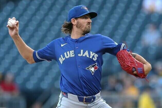 Blue Jays rolling toward AL East title, target sweep of Marlins