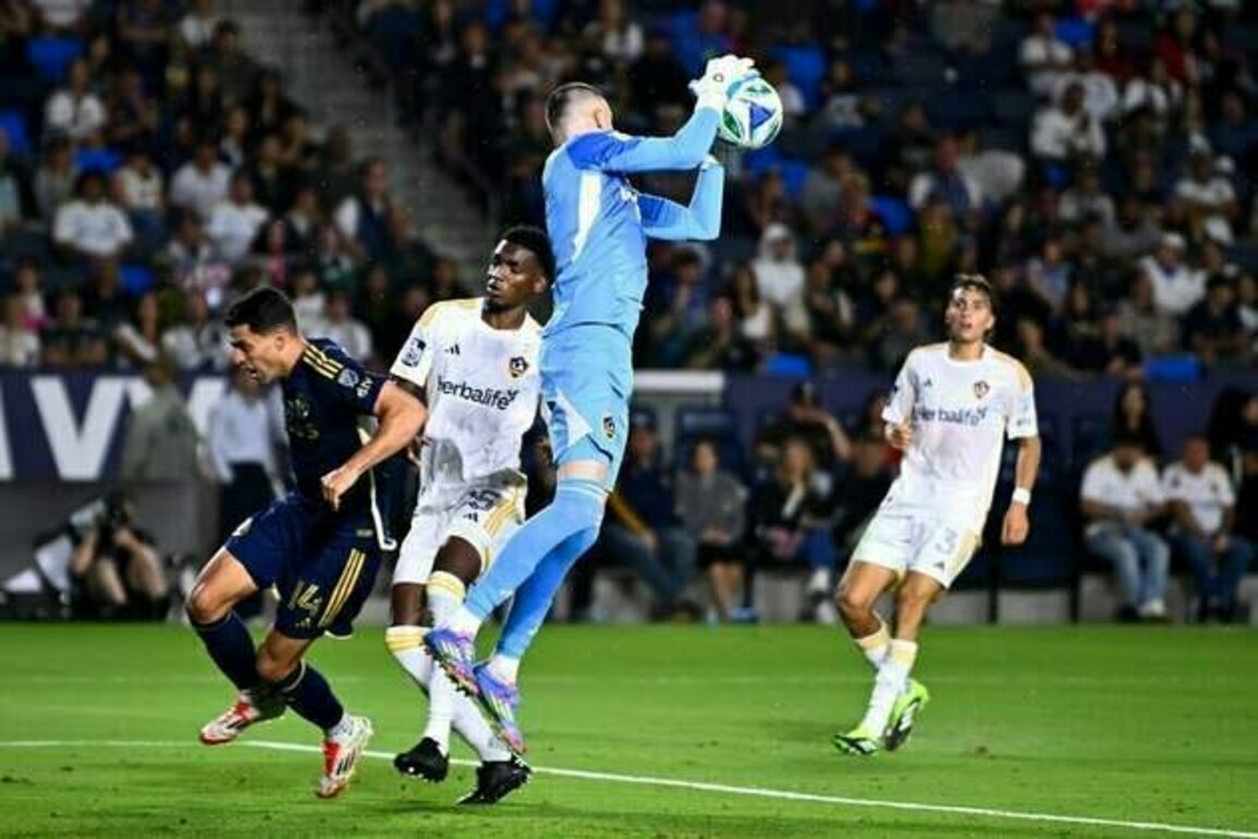 Joseph Paintsil tallies twice as Galaxy rout Whitecaps