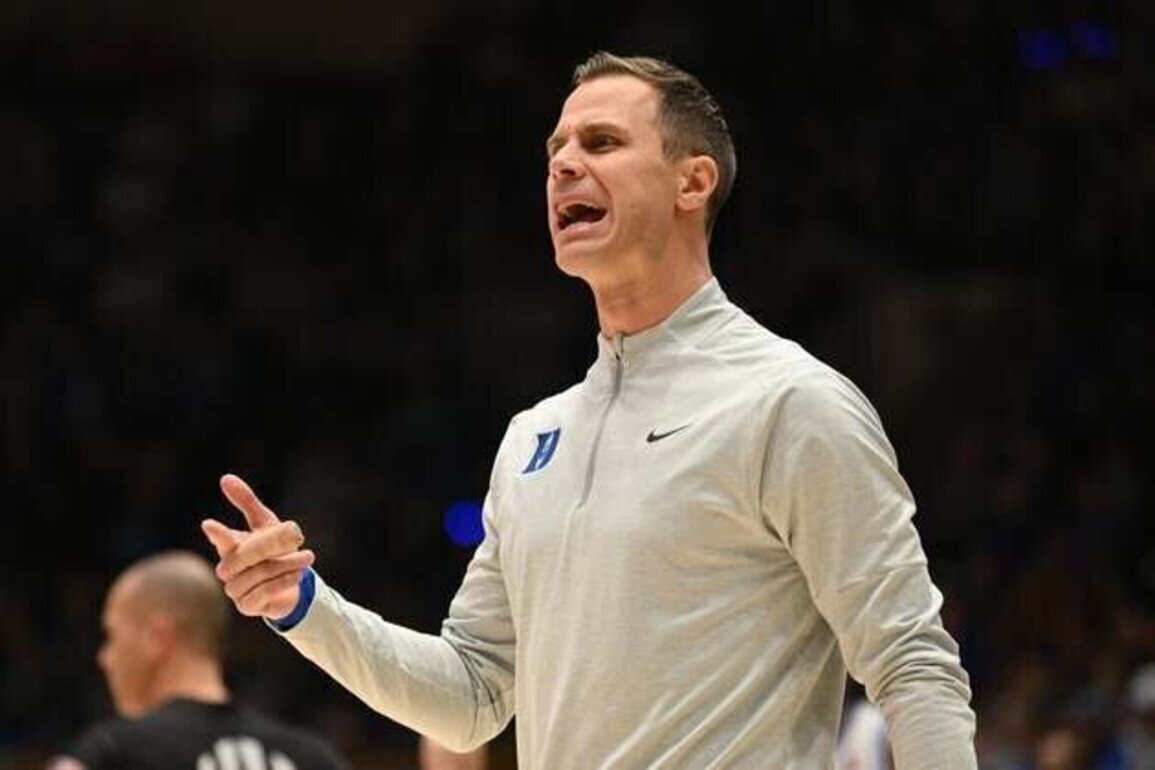 No. 3 Duke outlasts No. 1 Michigan in much-anticipated slugfest