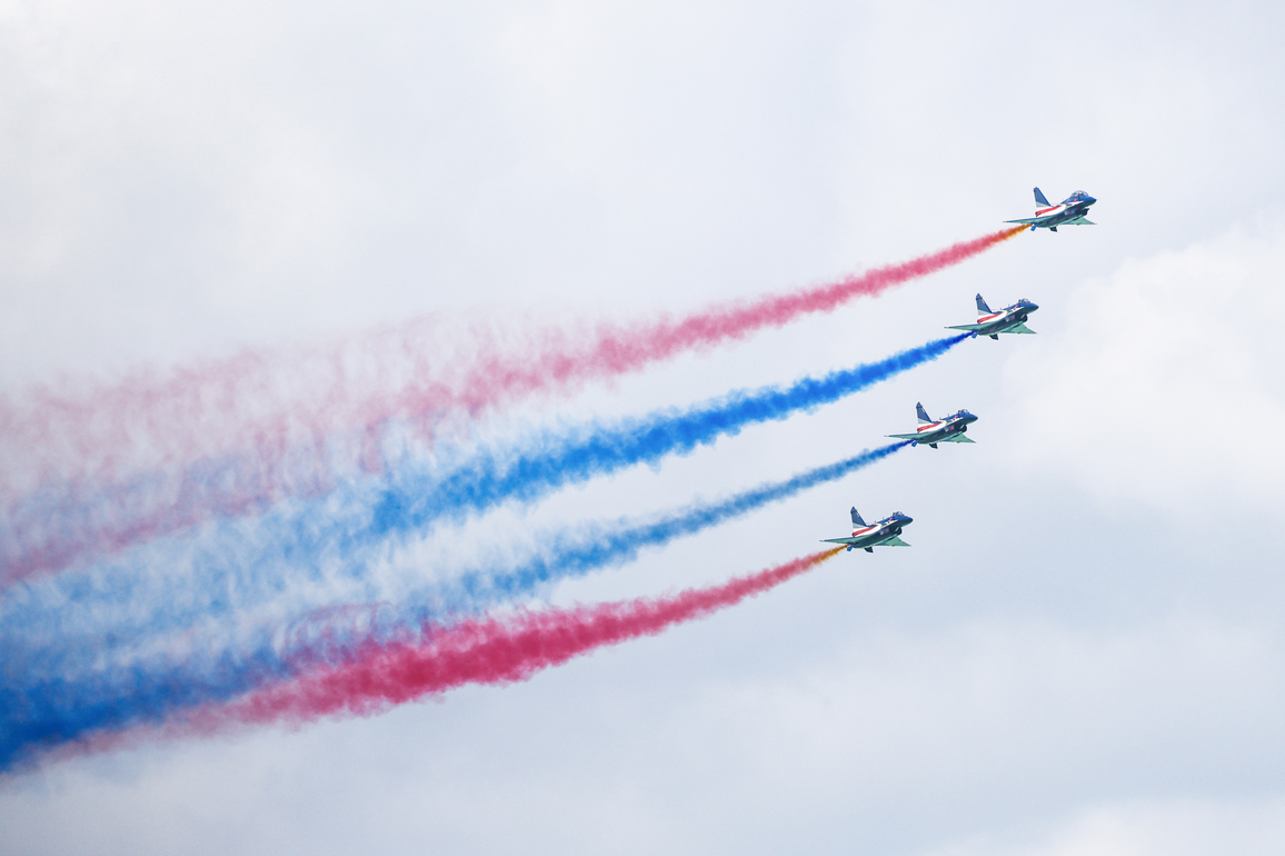 SINGAPORE-AIRSHOW-CHINESE PLA-AEROBATIC TEAM-PERFORMANCE