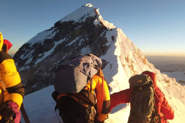 Two Indian climbers die on Everest amid record overcrowding and peak logjams