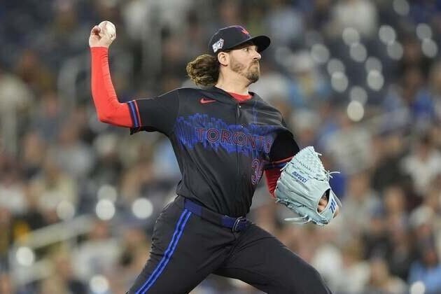 Kevin Gausman pitches Blue Jays to win over sloppy Pirates