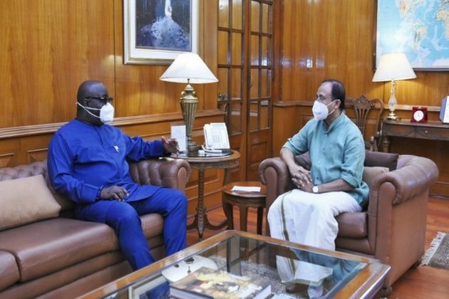 Muraleedharan meets High Commissioner of Ghana Michael Oquaye