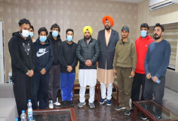 Punjab ministers meet illegal Indian immigrants who were deported from US to Amritsar