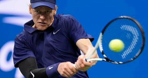 Jannik Sinner bests Ben Shelton to reach Paris Masters semis