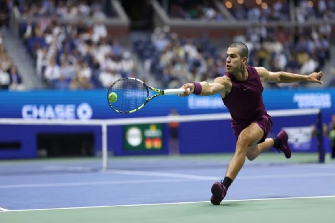 Carlos Alcaraz powers through to third round of US Open 2025