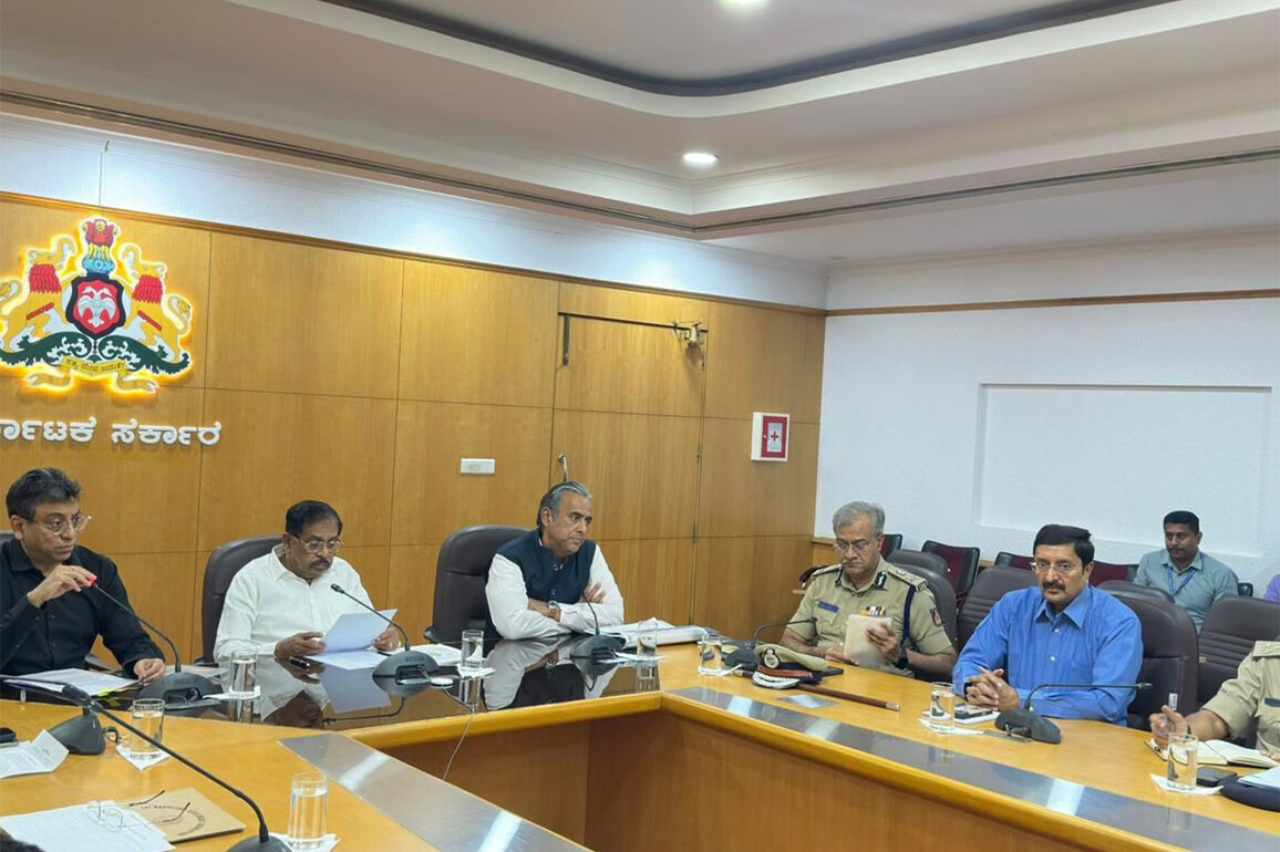 Karnataka HM G Parameshwara meets KSCA Prez Venkatesh Prasad and others to discuss hosting matches at M Chinnaswamy