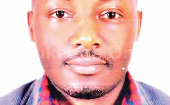 Omugenzi Richard Kayiira abadde munnakatemba ate ng'akola ne ku leediyo y'akaboozi Omugenzi Richard Kayiira abadde munnakatemba ate ng'akola ne ku leediyo y'akaboozi