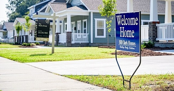 Housing tilts to buyers, but war lifts mortgage rates