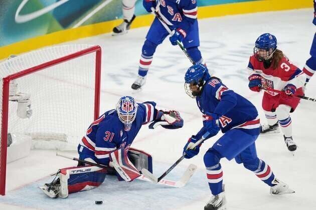 US women's hockey opens with dominant win over Czechia