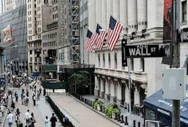 Dow Jones slides 126 points, broader markets edge higher