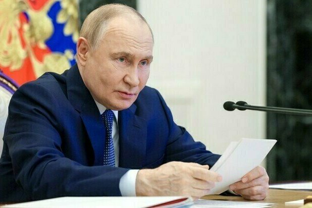 Putin holds phone conversations with Israeli PM and Iranian president