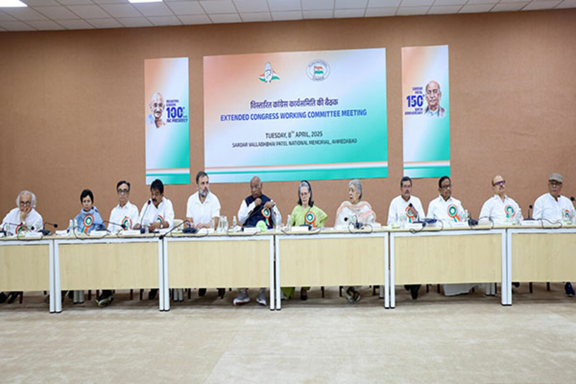 "Attention being diverted from basic issues by creating communal division": Mallikarjun Kharge at AICC convention