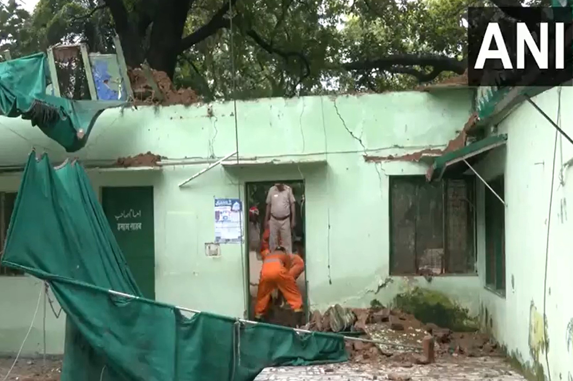 Delhi police registers FIR over roof collapse at Dargah that killed 6 people