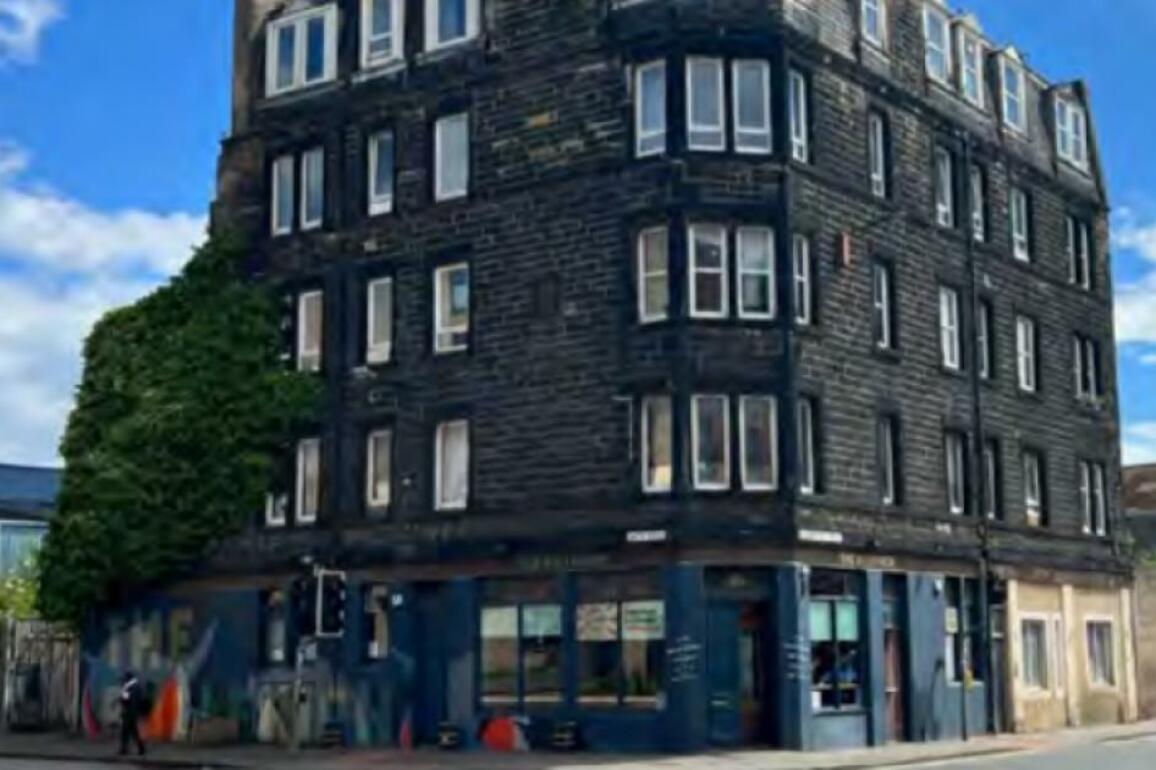 Well-known pub overlooking Trainspotting location sold - The Herald