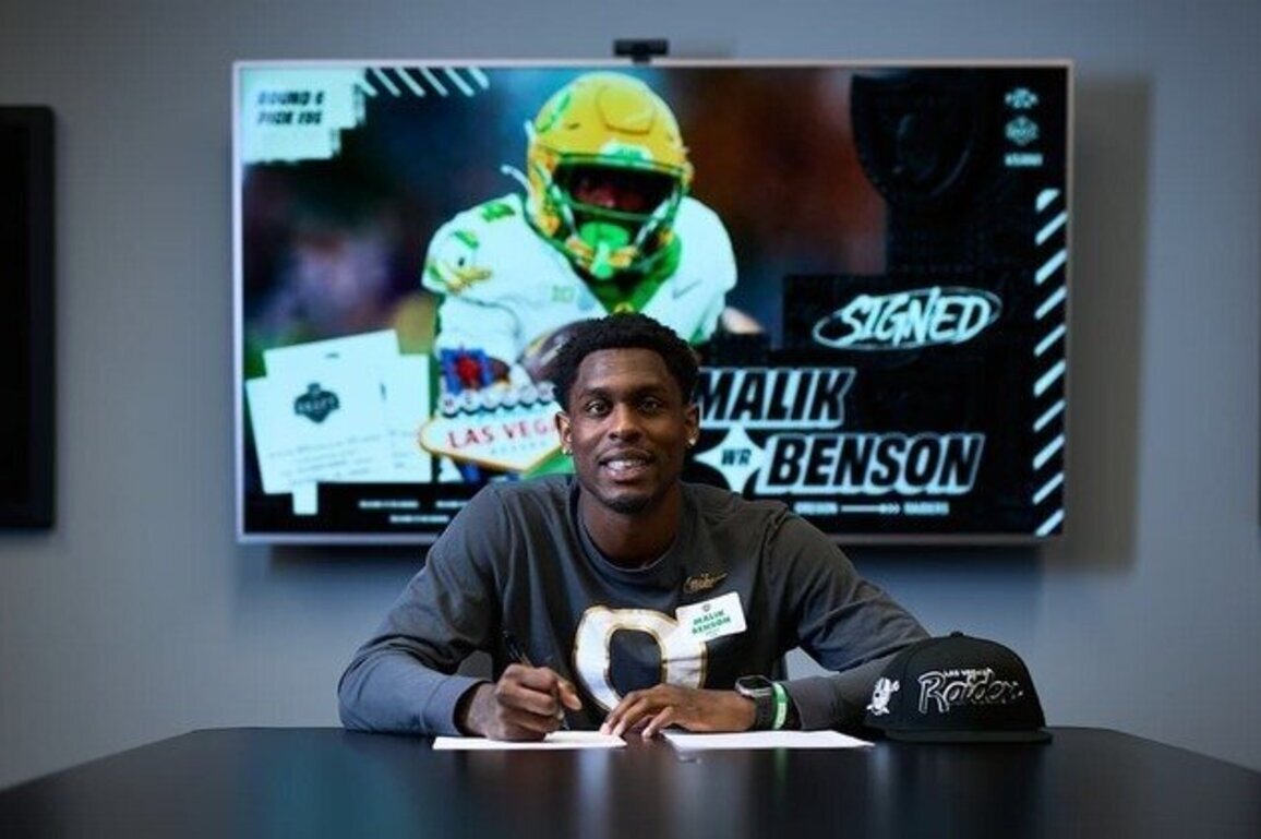 Raiders sign sixth-round pick WR Malik Benson
