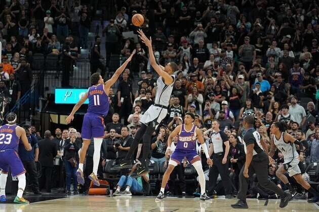 Victor Wembanyama's late hoop caps Spurs' rally vs. Suns