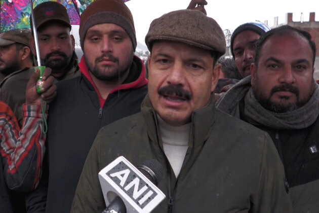 J-K: MLA Mankotia slams NHAI engineers over lapses in highway projects near Udhampur, seeks Gadkari's intervention