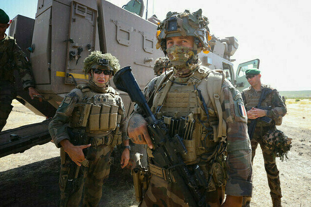 France returns military base to Senegal