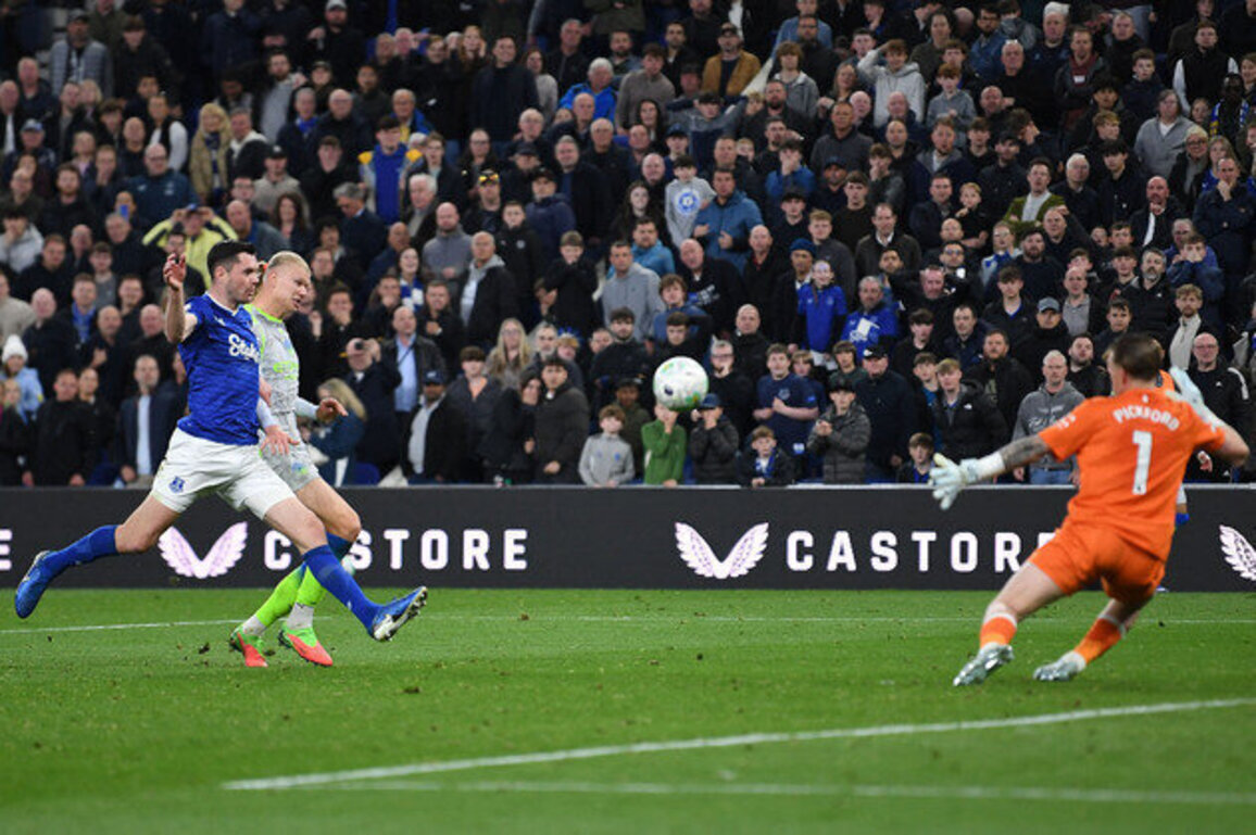 Man City held 3-3 by Everton in costly blow to title hopes