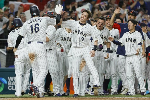 Japan overtakes Mexico in ninth to reach WBC final