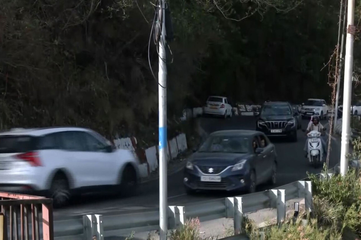 Tourist inflow to Dehradun, Mussoorie continues despite Uttarakhand's 'No Vehicle Day' push