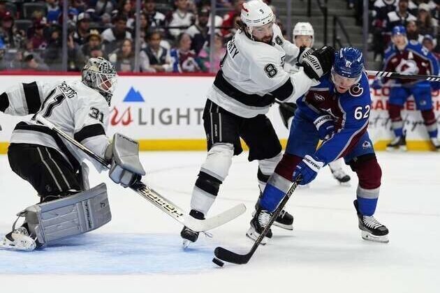 Top-seeded Avalanche stave off Kings in Game 1