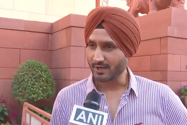Harbhajan Singh criticises Kirti Azad for questioning Team India's temple visit with T20 World Cup trophy