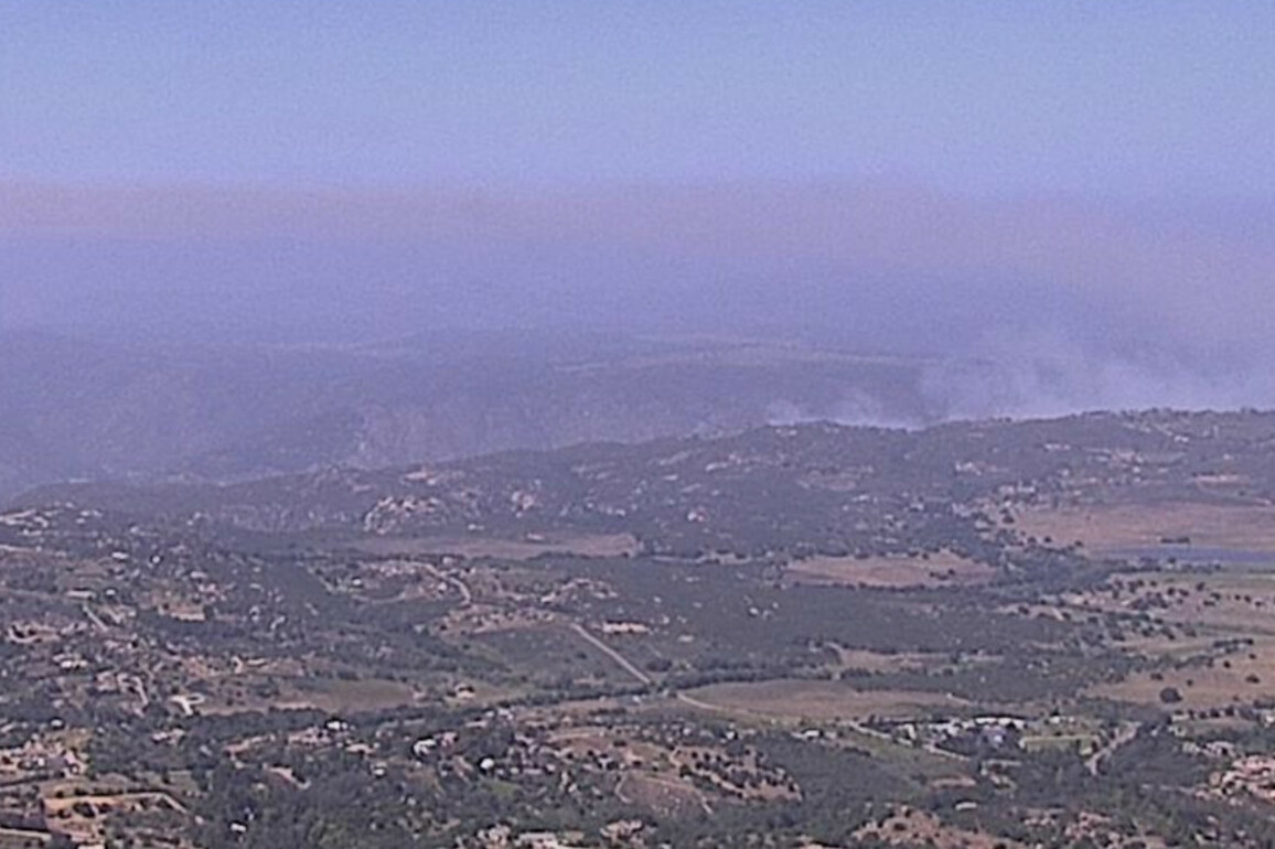 Brush fire near San Diego Safari Park now 90% contained