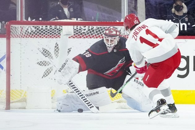 Hurricanes surge past Red Wings with strong third period