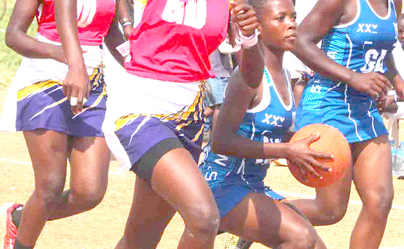 Malisera Akello (ku kkono) ne Ruth Sandra Nambirige aba Kitende, nga battunka ne Mariam Nanfuka ne Immaculate Namuli aba St. Noah Malisera Akello (ku kkono) ne Ruth Sandra Nambirige aba Kitende, nga battunka ne Mariam Nanfuka ne Immaculate Namuli aba St. Noah