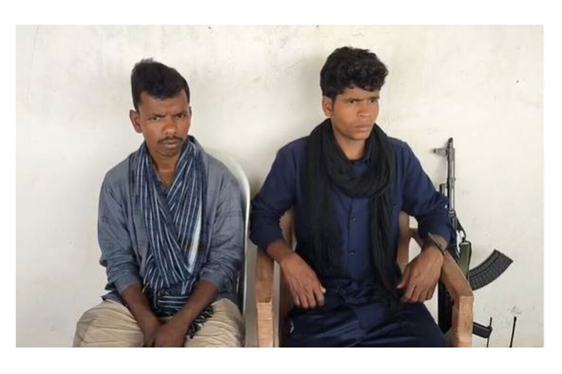 Chhattisgarh: 11 Maoists surrender in Kanker, hands over AK-47