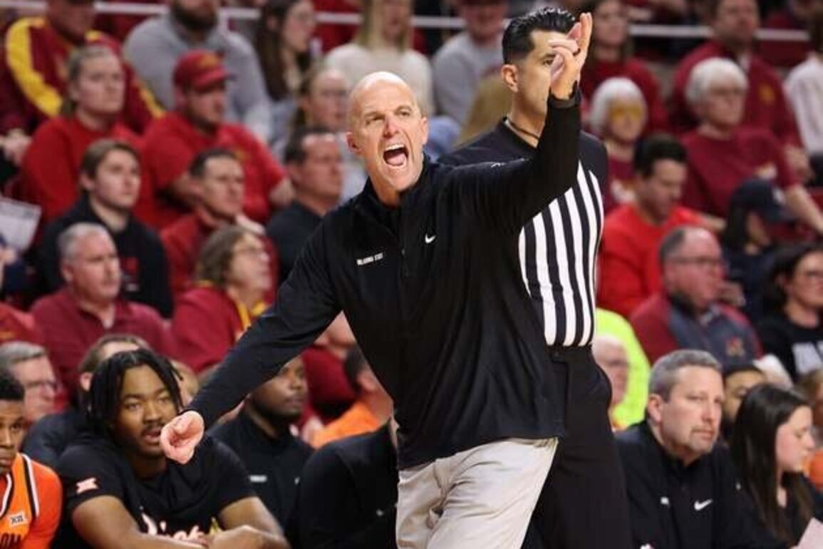 Coach tells Oklahoma St. to 'look in the mirror' before K-State clash