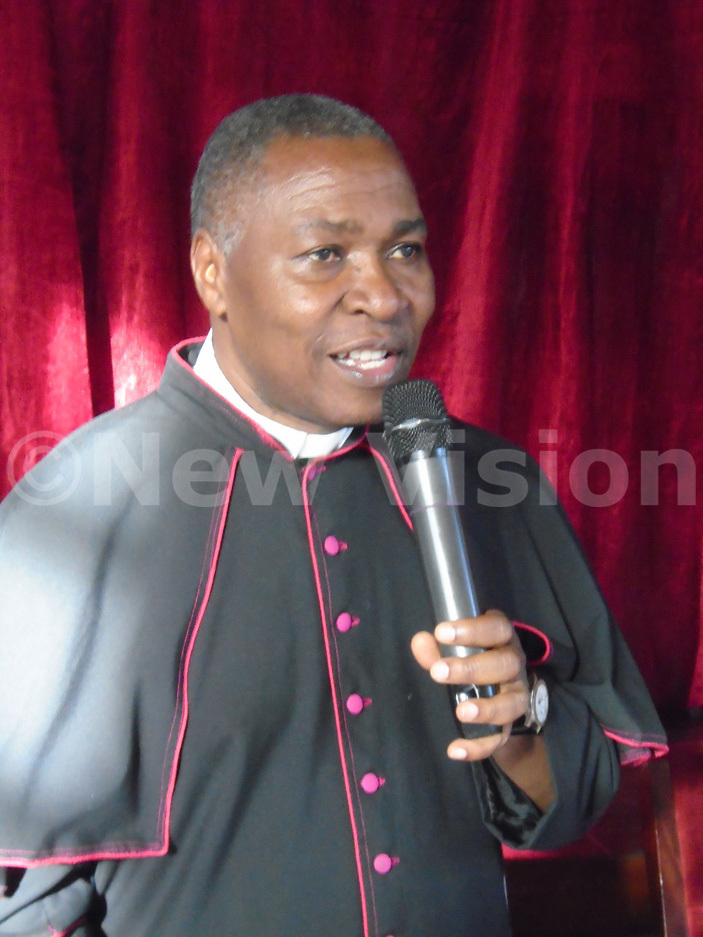  hrist the ing hurch parish priest onsignor erald alumba delivers his speech during the function
