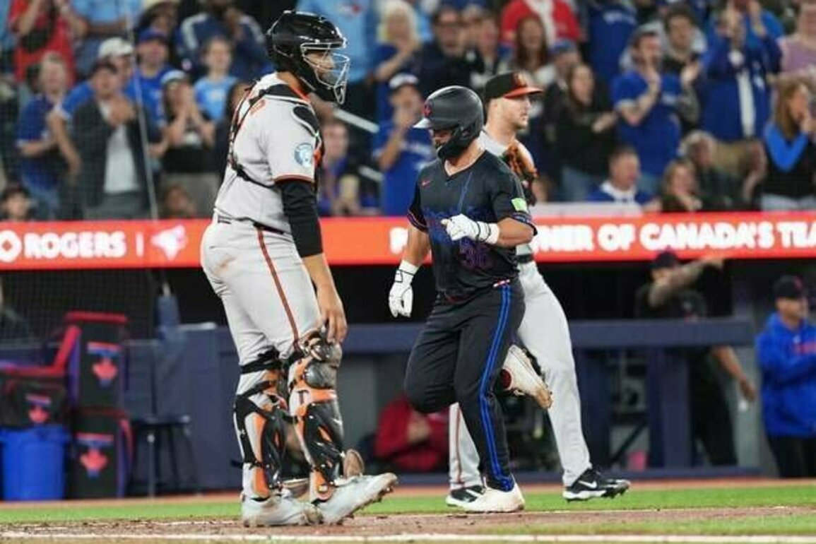Vladimir Guerrero Jr., Jays pull away late against O's