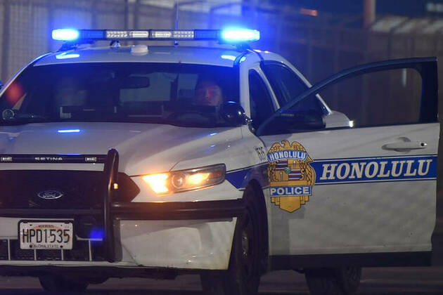 Honolulu police investigates 2 gunpoint robberies