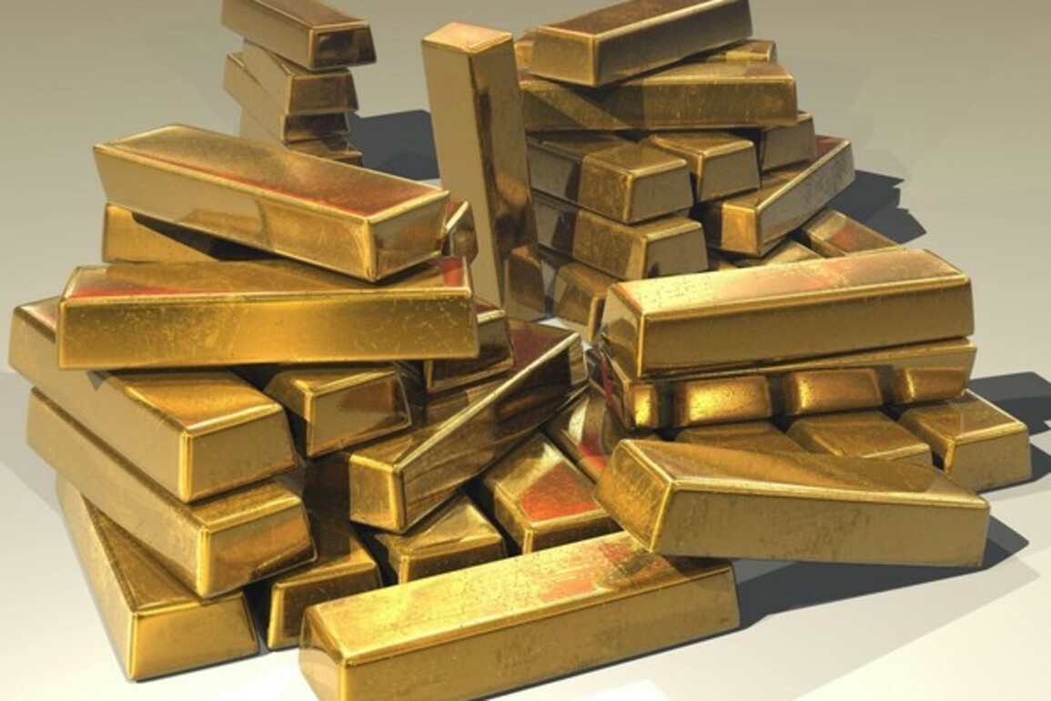 Gold touches new high for third consecutive day