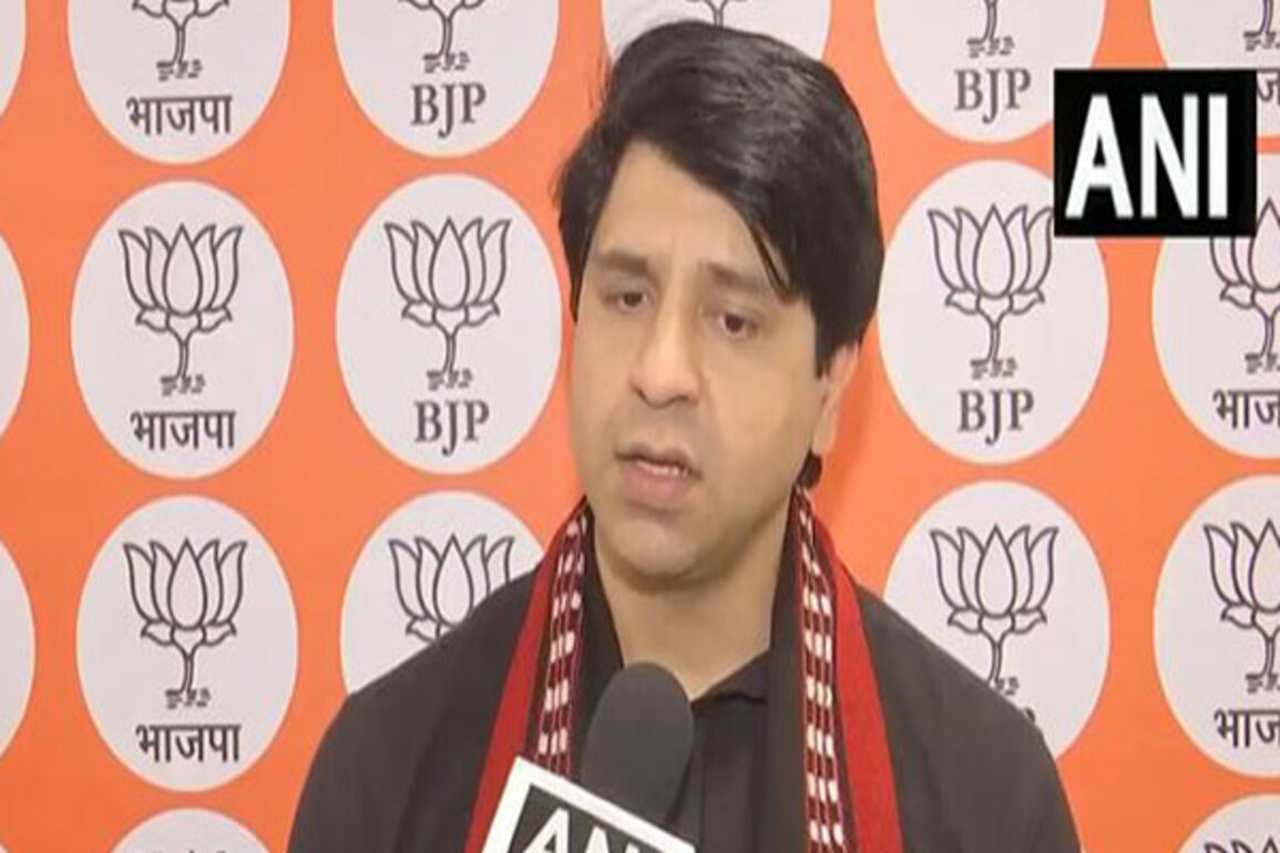 "It does not trust its party leaders": BJP's Shehzad Poonawalla after Tharoor's name missing in Congress' proposed list