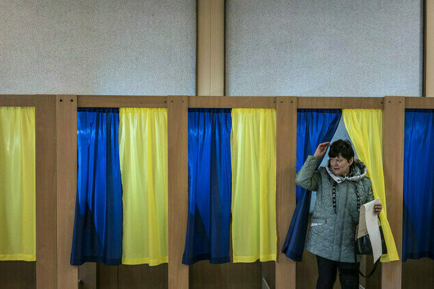 Ukraine cancels local elections